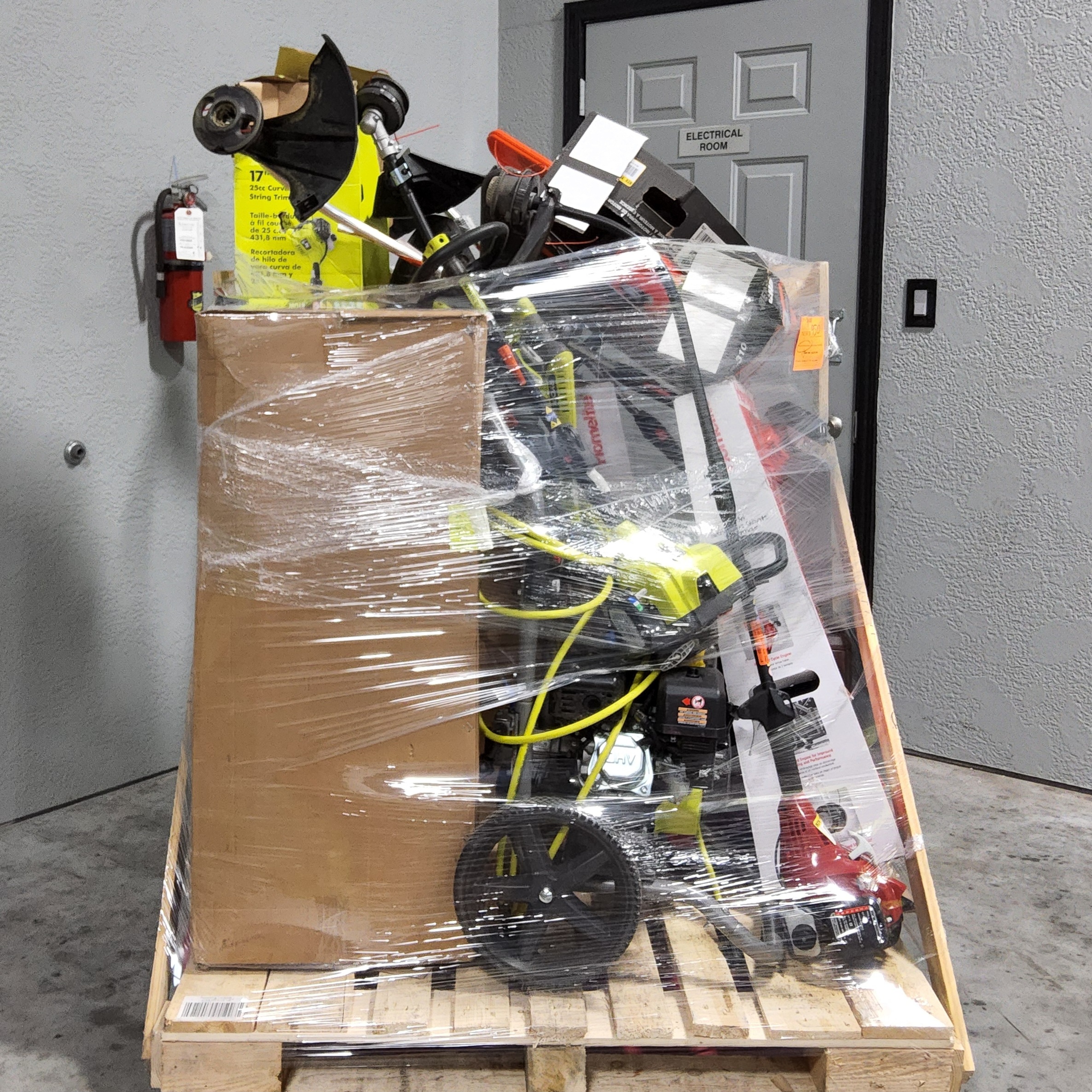 OUTDOOR EQUIPMENT PALLET