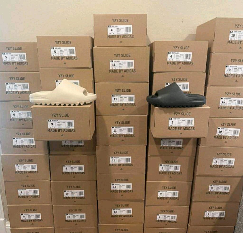 YEEZY SLIDES